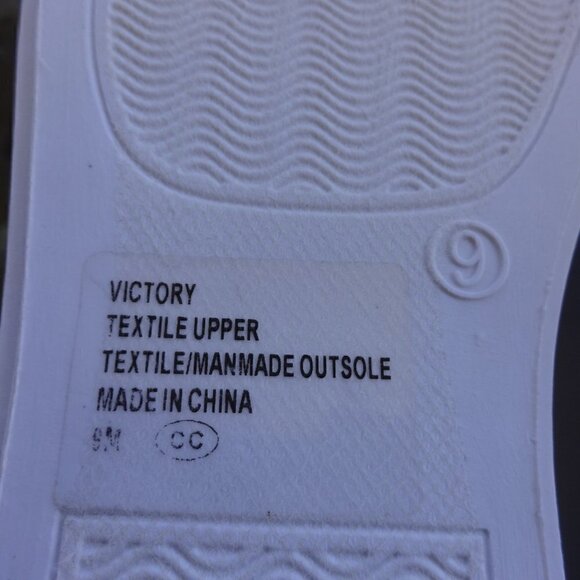 Jelly Pop stylish flat sneaker, cream, Chita print, like new, 9, - Picture 6 of 8